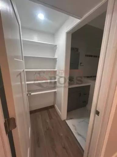 Main picture of 1350 Van Buren St