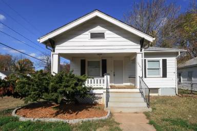 Main picture of 1461 E Cairo St