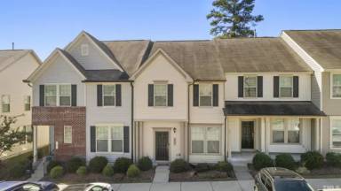 Main picture of 21 Moss Grove Ln