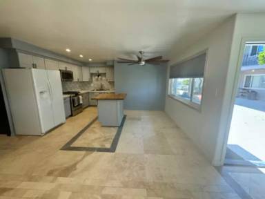 Main picture of 301 N Mission Rd