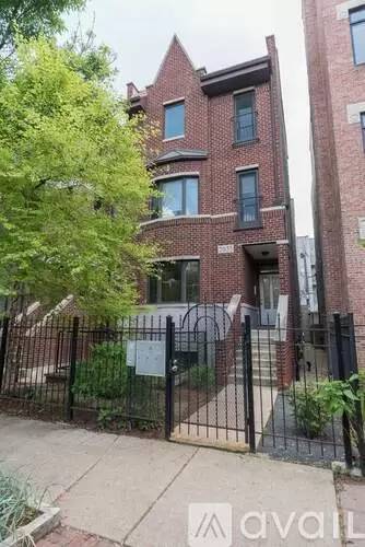 Main picture of 2035 W Crystal St