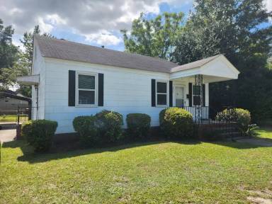 Main picture of 2303 E 38th St