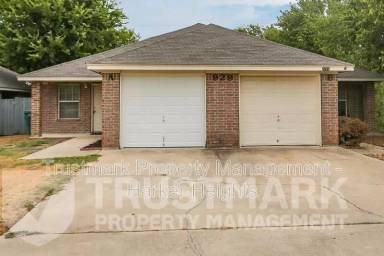 Main picture of 929 Pinewood Dr