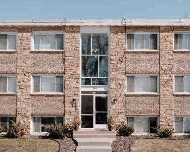 Main picture of 705 2nd St NE