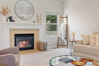 Main picture of 2474 NW Hemmingway St