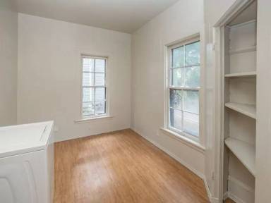 Main picture of 935 W Lovell St