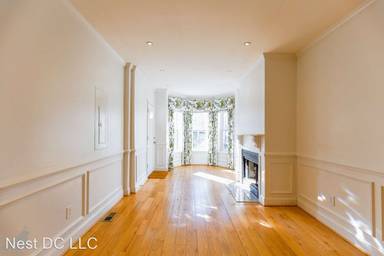 Main picture of 835 4th St NE
