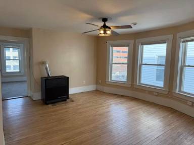 Main picture of 529 Massabesic St