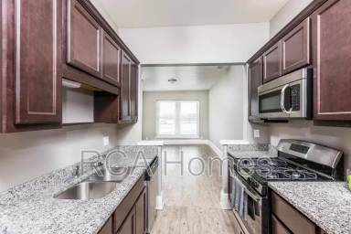 Main picture of 909-13 Massachusetts Ave