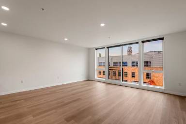 Main picture of 23 N Broadway