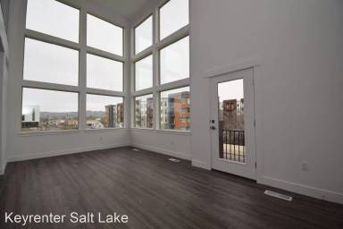 Main picture of 4242 S Main St