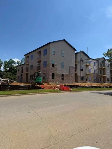Main picture of 300 Lindenhurst Dr