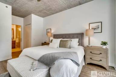 Main picture of 423 E Ohio St