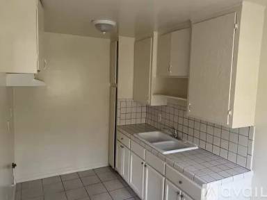Main picture of 6820 1/2 Purdy Ave