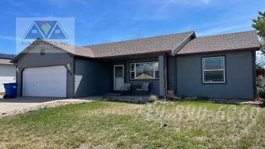 Main picture of 824 Dahlia Pl