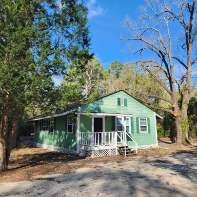 Main picture of 101 Gurr Dr