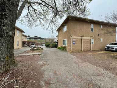 Main picture of 651 S Freeway Dr
