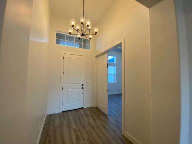 Main picture of 956 E Fremont St