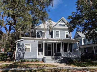 Main picture of 215 W Beach Pl