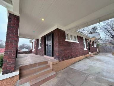 Main picture of 729 Garland St
