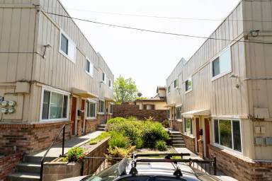 Main picture of 1118 E 6th St