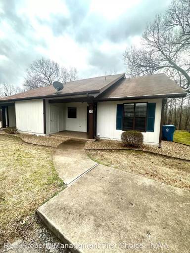 Main picture of 25 Eleanor Ln