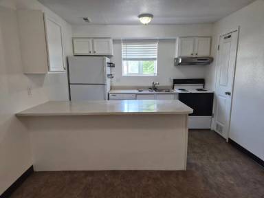 Main picture of 2736 S Adams St