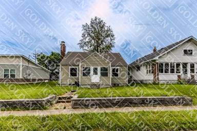 Main picture of 811 E Memorial Dr