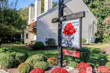 Main picture of 8 Rose Ln