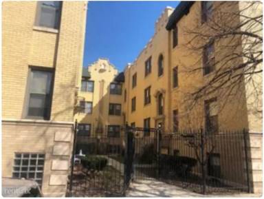 Main picture of 820 E 49th St