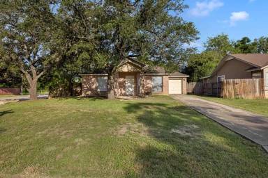 Main picture of 8103 Bowens Crossing St