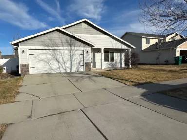 Main picture of 327 S Aspen St