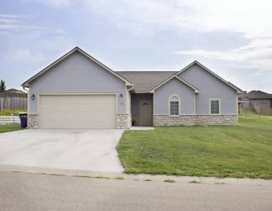 Main picture of 112 Prairie Meadow Rd