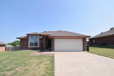 Main picture of 2711 Woodlands Dr