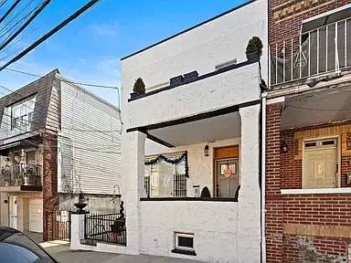 Main picture of 221 67th St