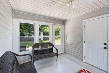 Main picture of 678 Hazelwood Ct