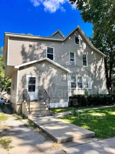Main picture of 3419 1st St