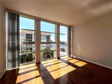 Main picture of 2000 Atlantic Shores Blvd