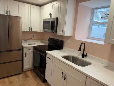 Main picture of 70 Lowe St