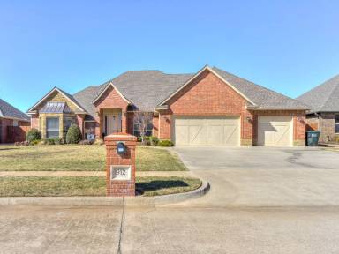 Main picture of 912 Trisha Ln