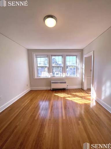 Main picture of 353 Harvard St