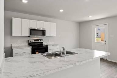 Main picture of 303 Victory Dr