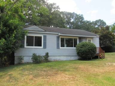 Main picture of 2218 Lindsey Rd