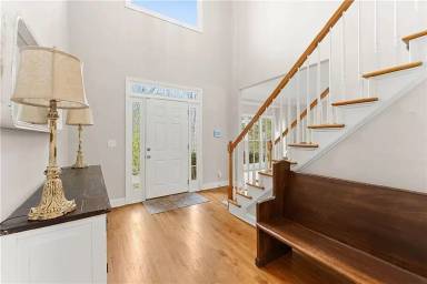 Main picture of 5987 Wellington Ave