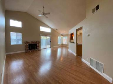 Main picture of 553 Poppy Cir