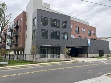 Main picture of 7 W Parker Ave