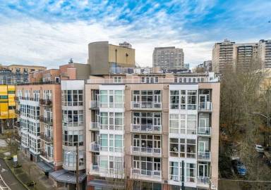 Main picture of 303 E Pike St