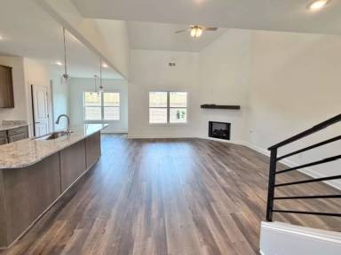 Main picture of 25 Hughetta St N