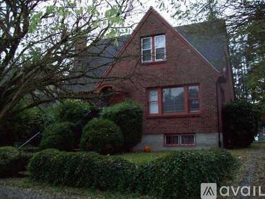 Main picture of 1909 Gregory Way