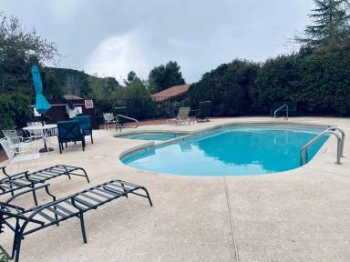 Main picture of 250 Sunset Dr